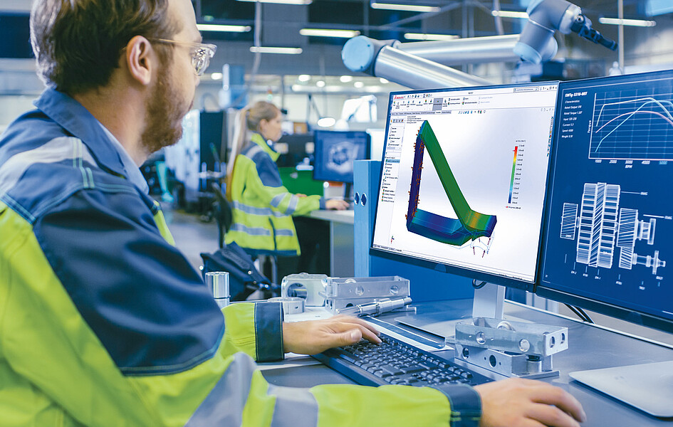 Werkstoff Evocera - Mann am Computer Werkstoff Evocera - Mann am Computer